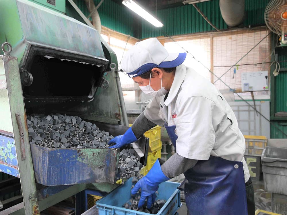 脱脂洗浄およびバレル研磨