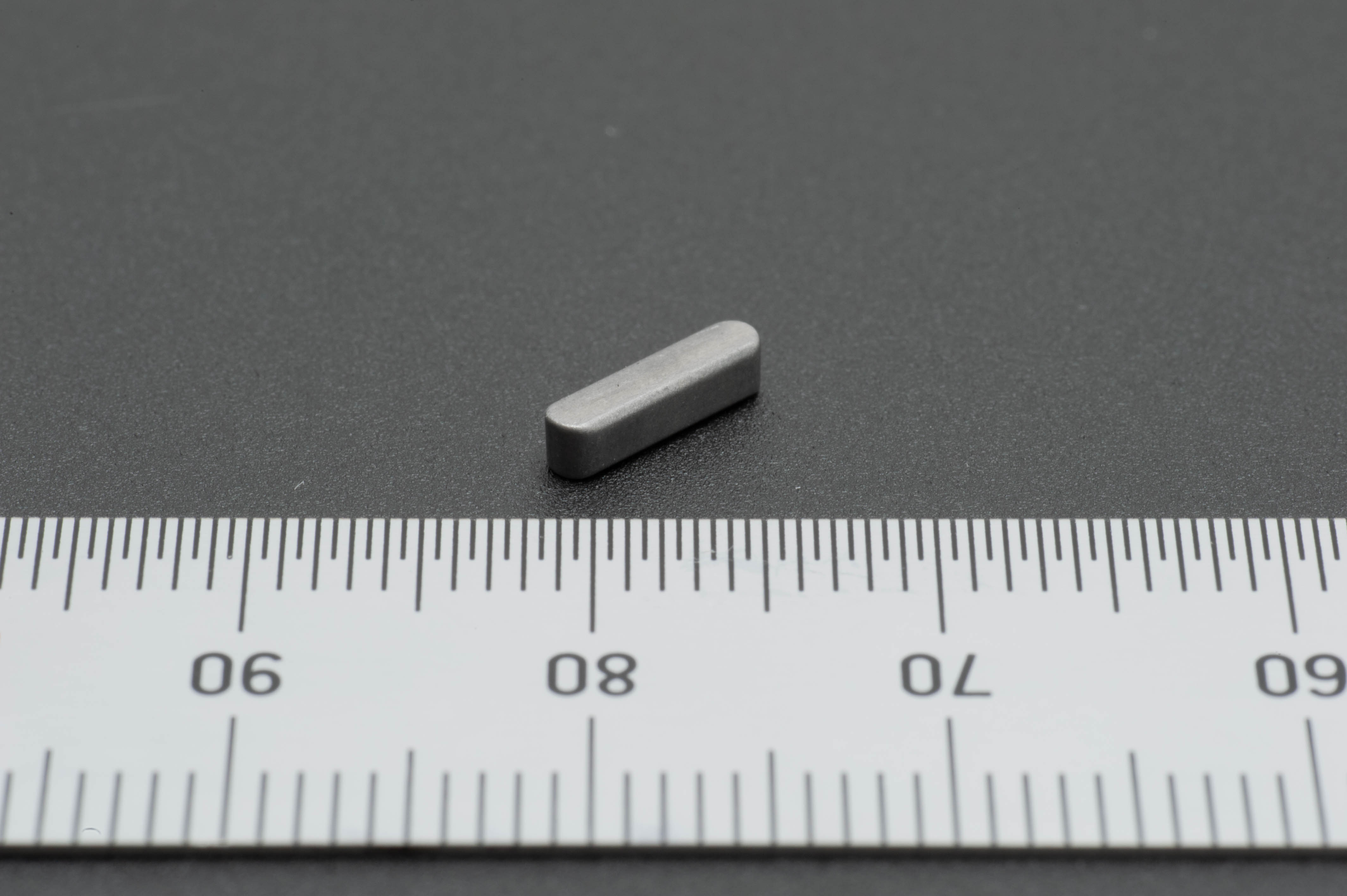 極小サイズ（幅2mm）のマシンキー